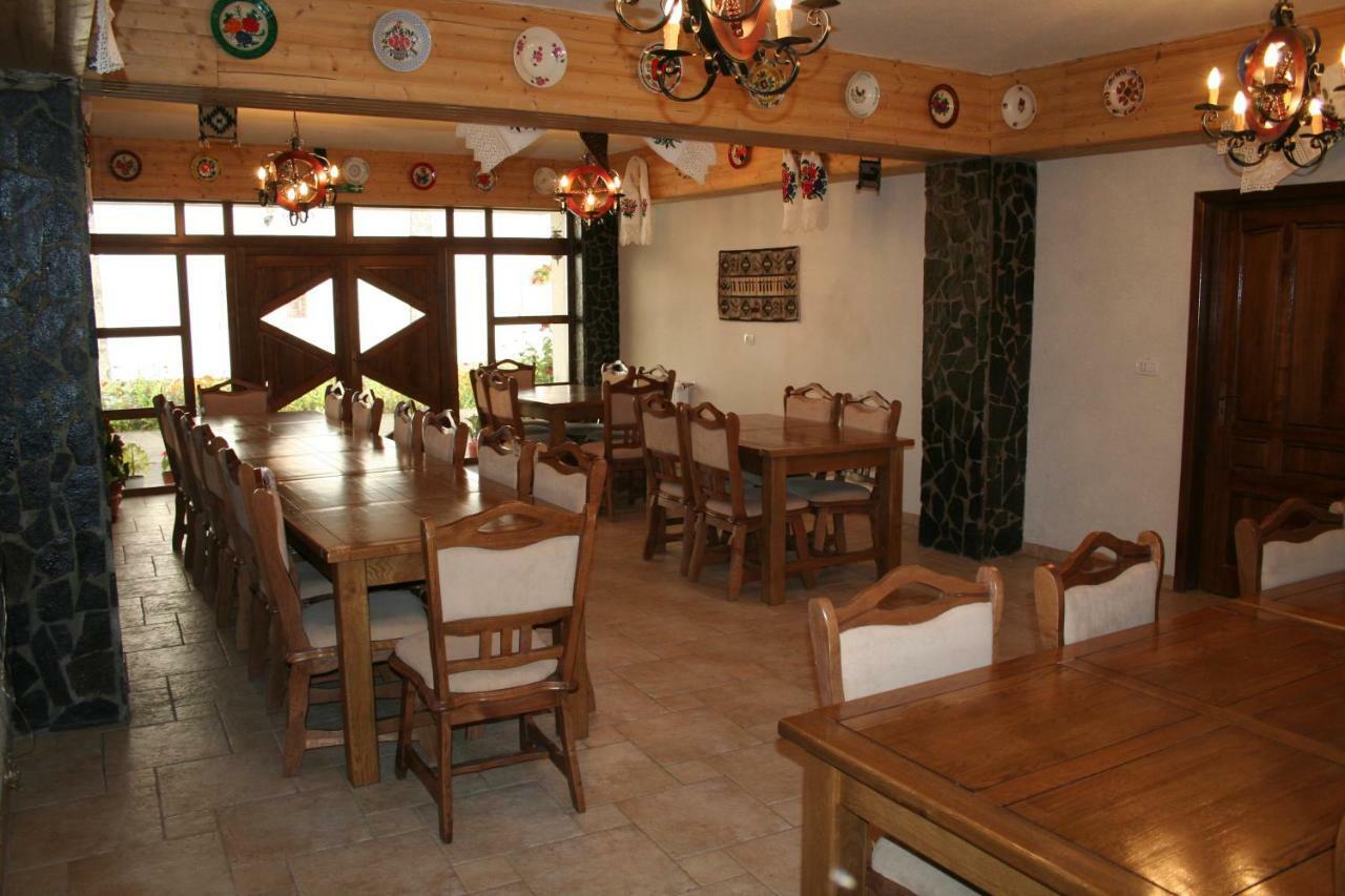 Cabana Iza Hotell Bîrsana Exteriör bild