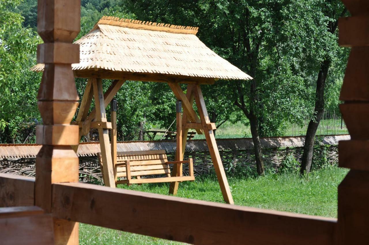 Cabana Iza Hotell Bîrsana Exteriör bild