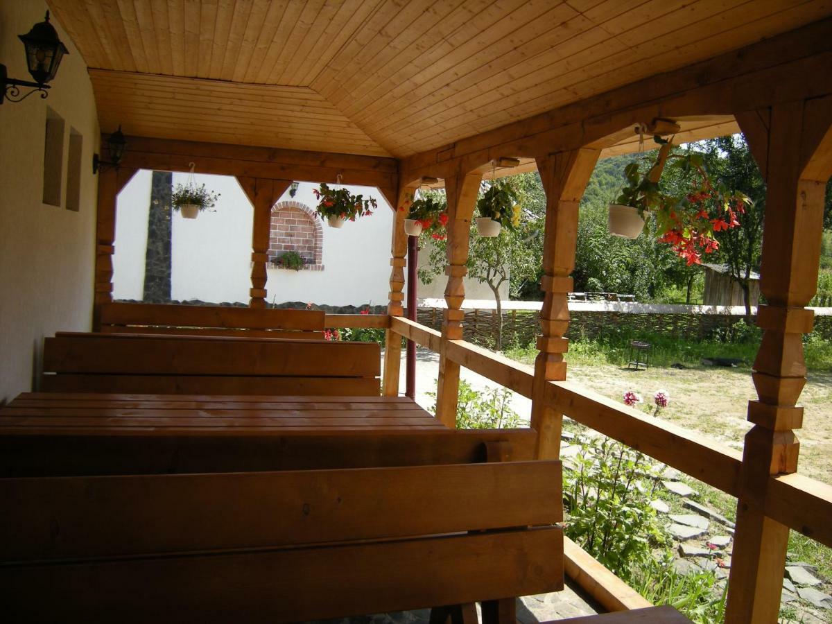 Cabana Iza Hotell Bîrsana Exteriör bild